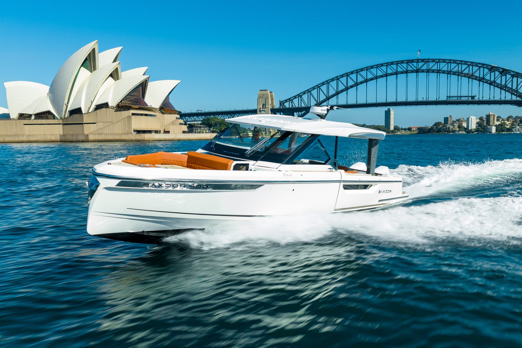 Saxdor 400 GTO underway on Sydney Harbour