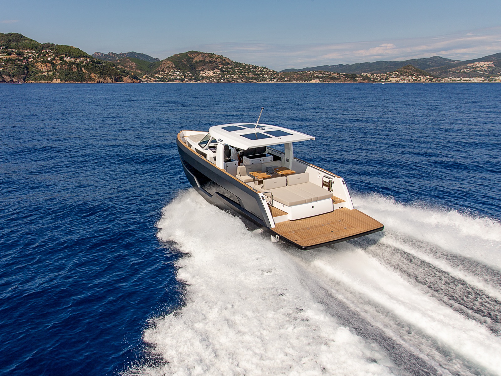 Fjord 41 XL running along the coast