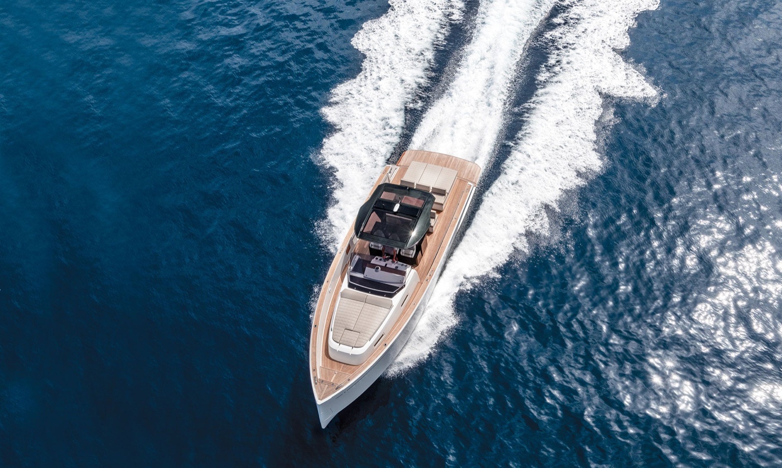 Pardo 43 aerial running shot